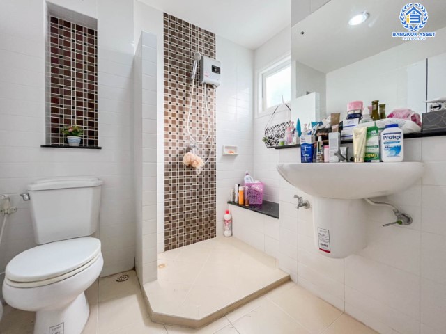 บ้านเดี่ยวมือสองย่านกรุงเทพฯ ม.เพอร์เฟคเพลส รัตนาธิเบศร์2 เนื้อที่กว้างขวางเกือบ 55 ตร.ว.  ฟังก์ชัน 3 ห้องนอน 3 ห้องน้ำ ที่จอดรถ 2 คัน บนทำเลแห่งการเดินทาง ใกล้รถไฟฟ้าสายสีม่วง "สถานีไทรม้า" และทางด่วน "งามวงศ์วาน"